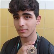 Profesor de matemáticas imparte clases, primaria